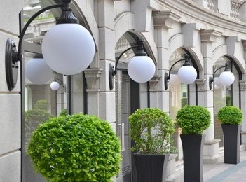 Lâmpada de parede moderna LED para jardim ao ar livre 150mm PMMA Globe Lamp com base preta transparente para hotel Villar Warehouse Garden